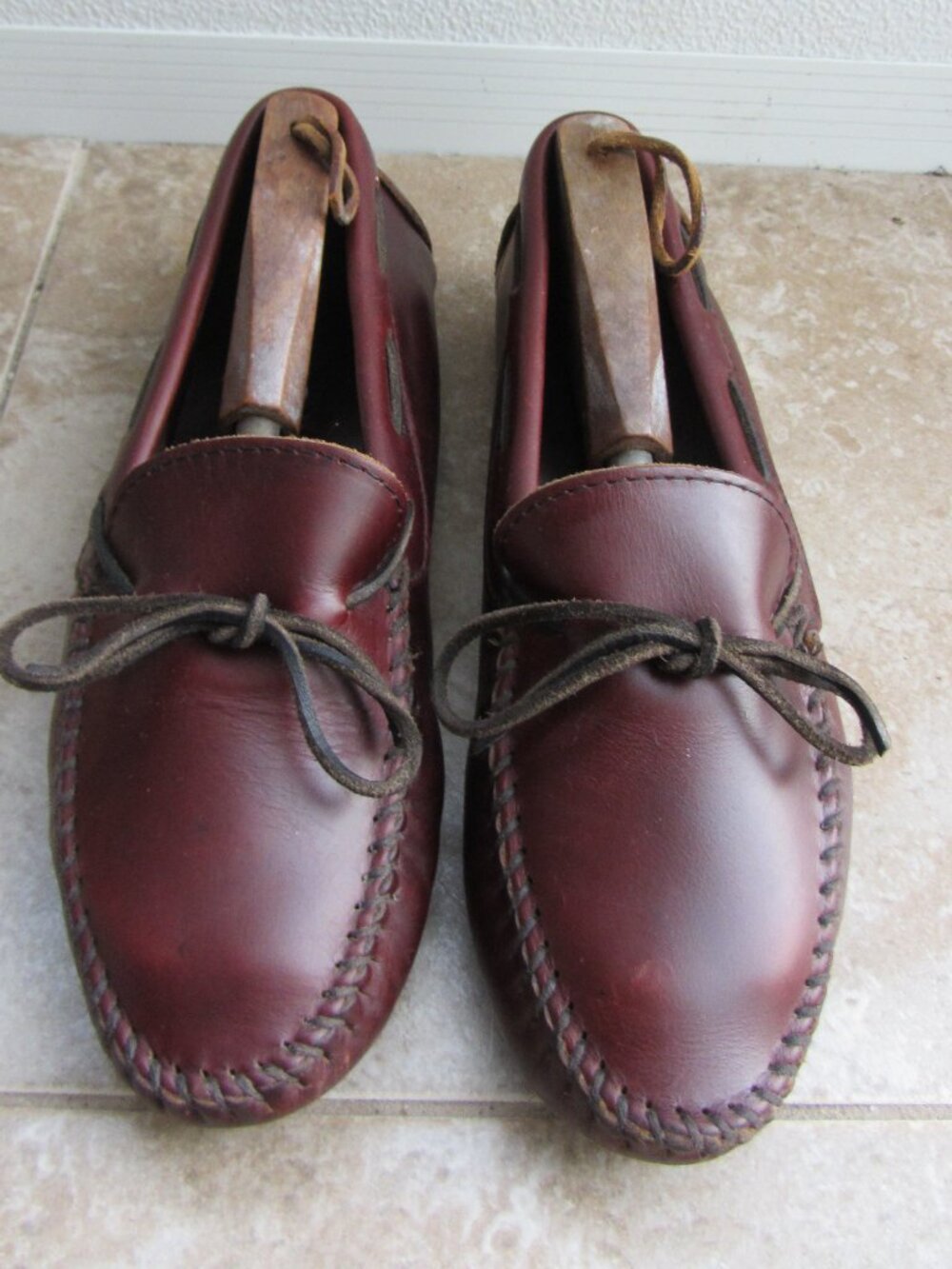 Minnetonka Women's Size 10 Dark Brown Leather Driver Moccasin Flats